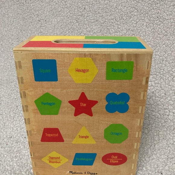 Melissa and Doug color block wooden shape sorter - Picture 6 of 8